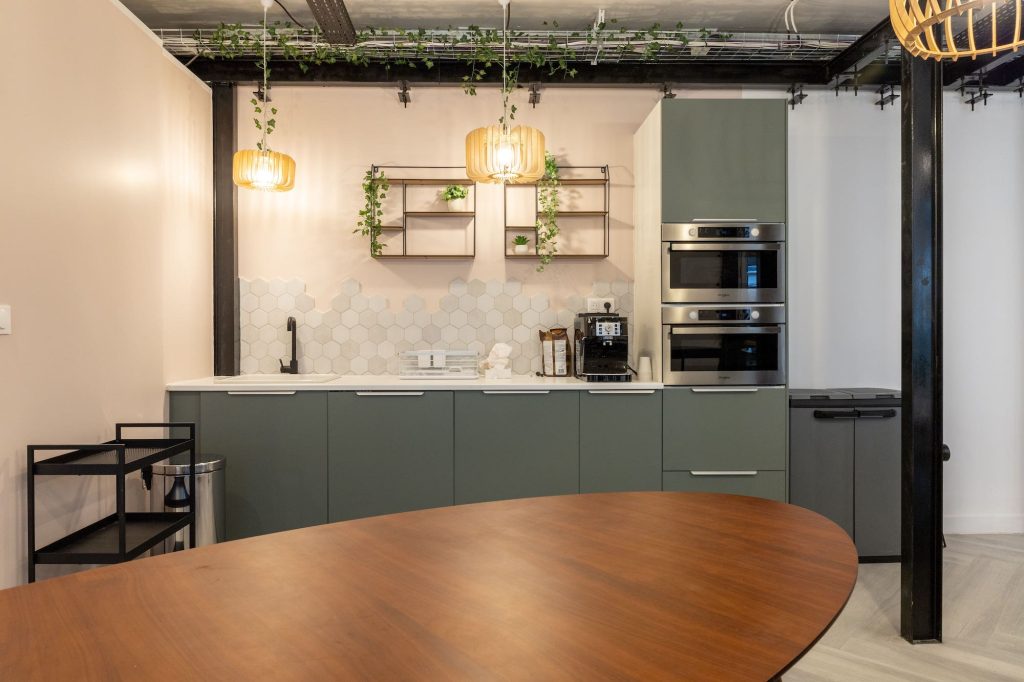 Open Space - Ambiance Industrielle Épurée - Cuisine