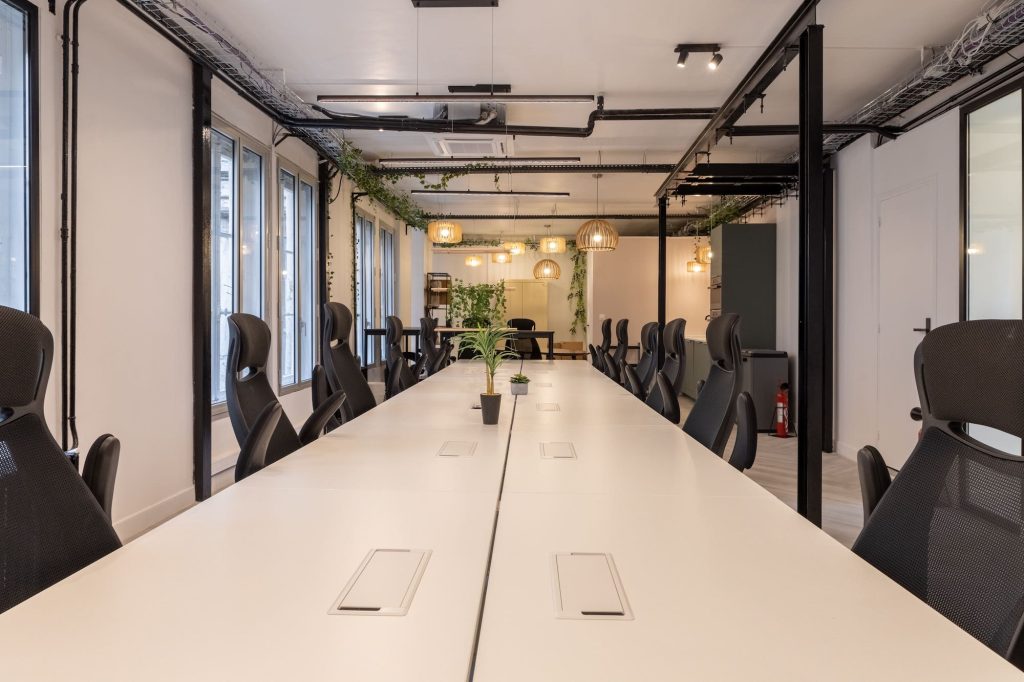 Open Space - Ambiance Industrielle Épurée - Salle 1