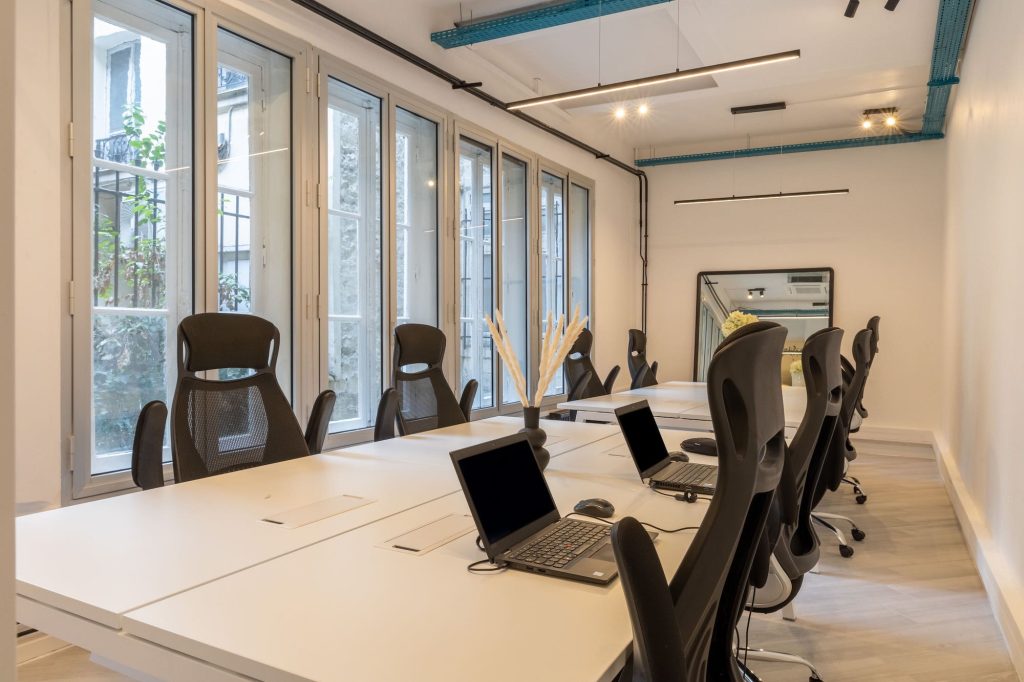 Open Space - Ambiance Industrielle Épurée - Salle 2